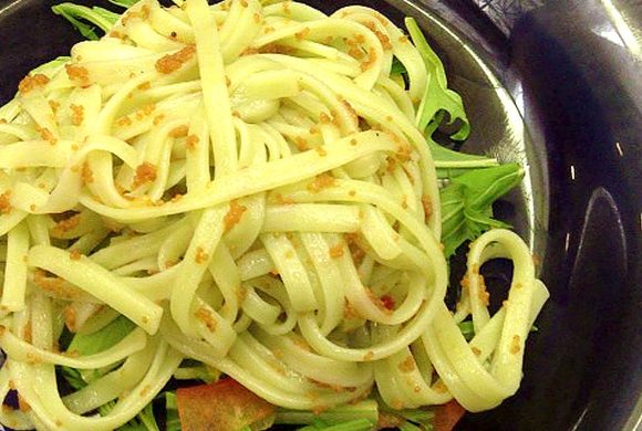 中島菜うどんの煎りふぐ子和え