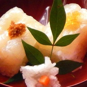 昆布〆鯖ふぐ押しずし　飛子、能登の塩、ふぐ卵巣